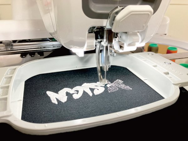 刺繍ミシンを使ってストリート系ウェアをデザイン！