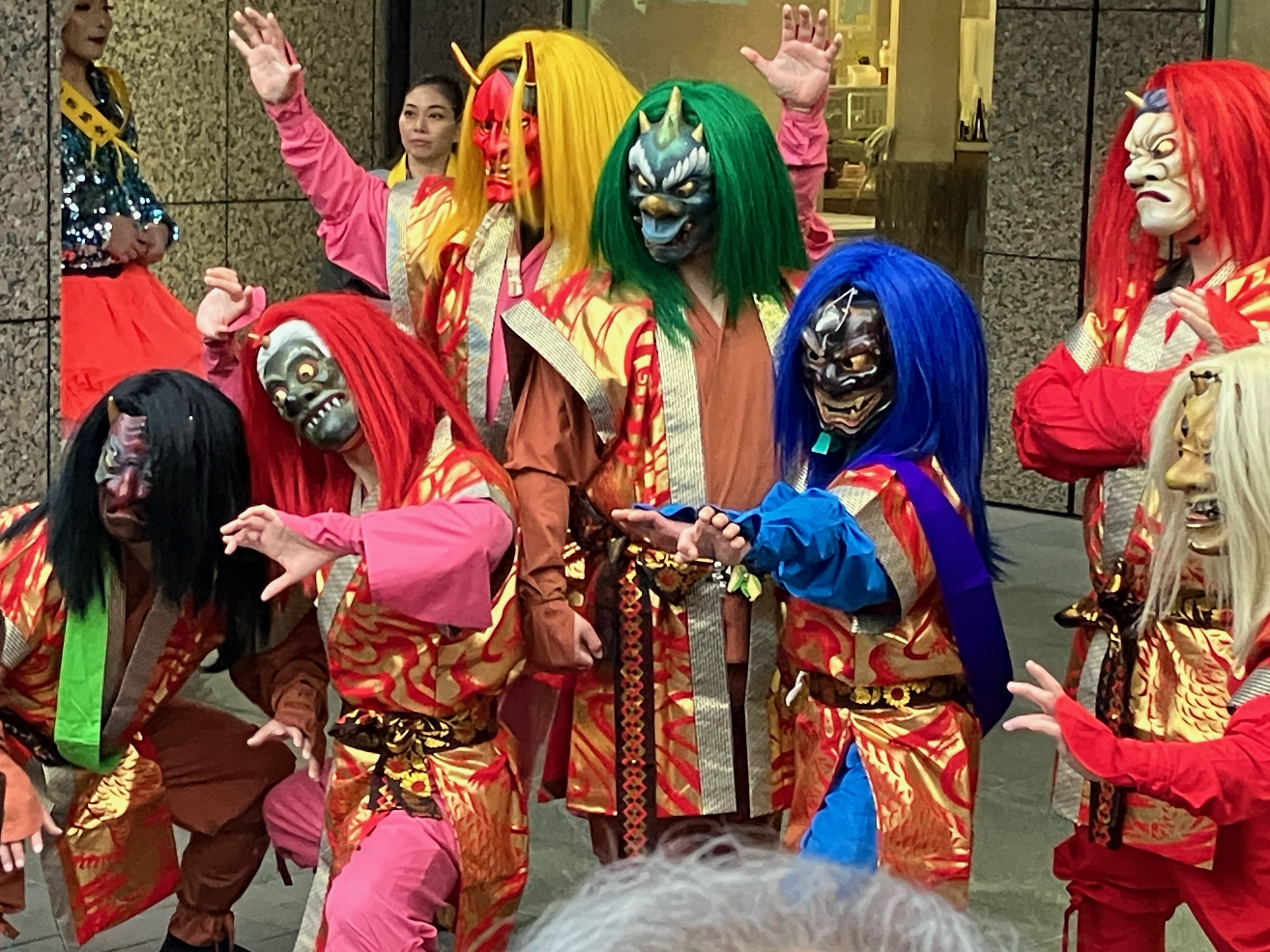 まるで戦隊もの！ 大デに 鬼襲来ジャー