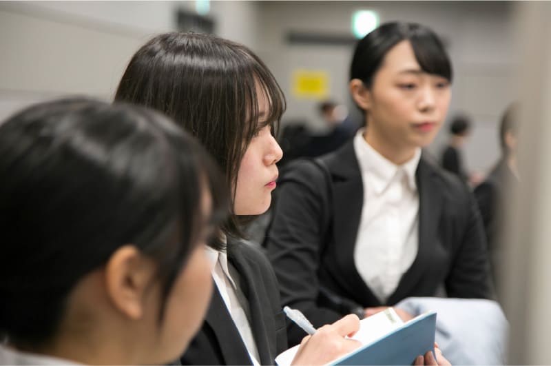 業界の有力企業 約1,000社が集合