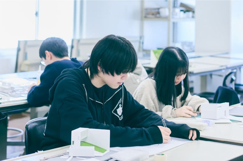 プロとして仕事を経験できる産学連携プロジェクト